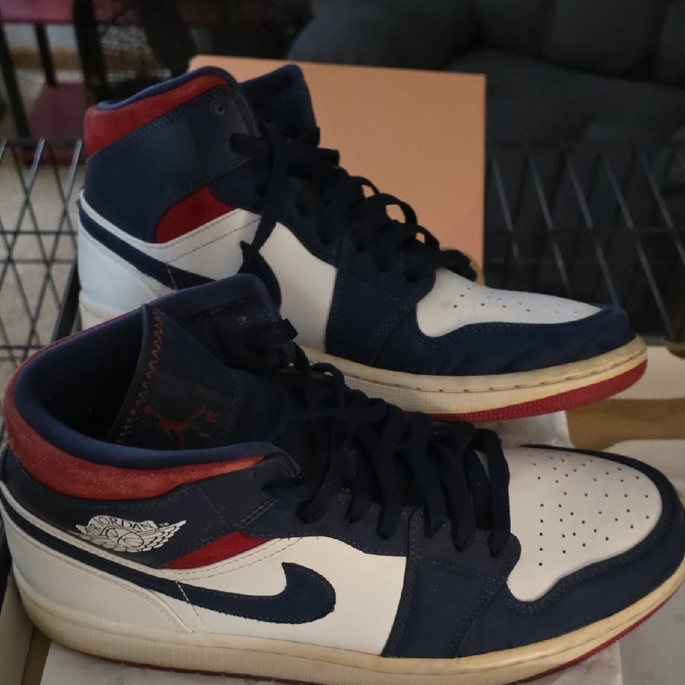 Size 10.5 Jordan Air Jordan 1 Mid SE White and University Red